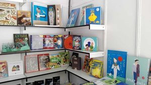 Firma de ejemplares Feria del Libro Granada.  Mayo 2019